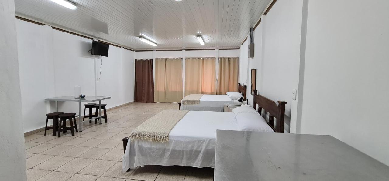 Sleep&Go! Cabina Cuadruple En Siquirres Centro - And Rafting Tour! Siqurres Da Alegria Exterior foto