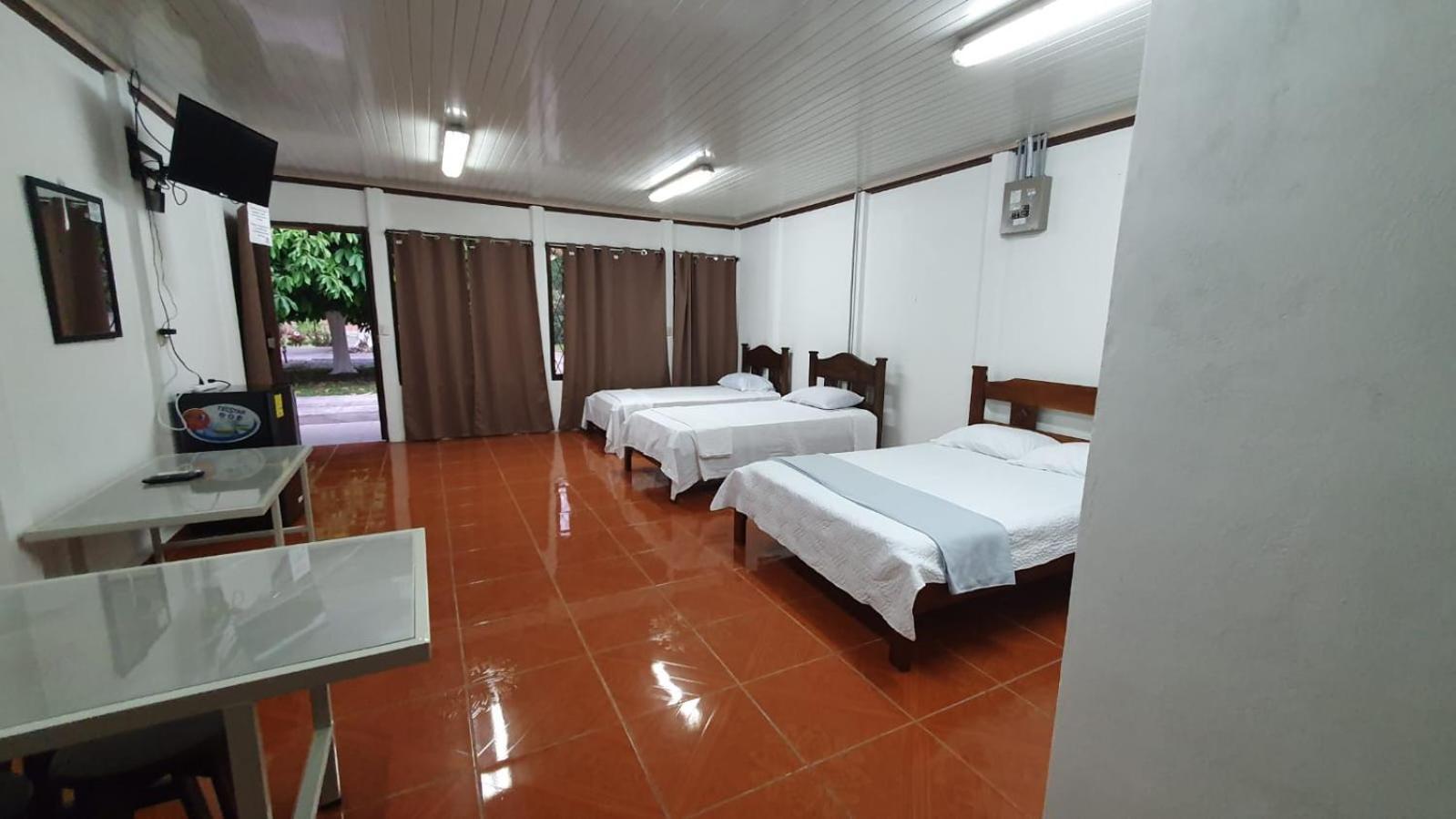Sleep&Go! Cabina Cuadruple En Siquirres Centro - And Rafting Tour! Siqurres Da Alegria Exterior foto