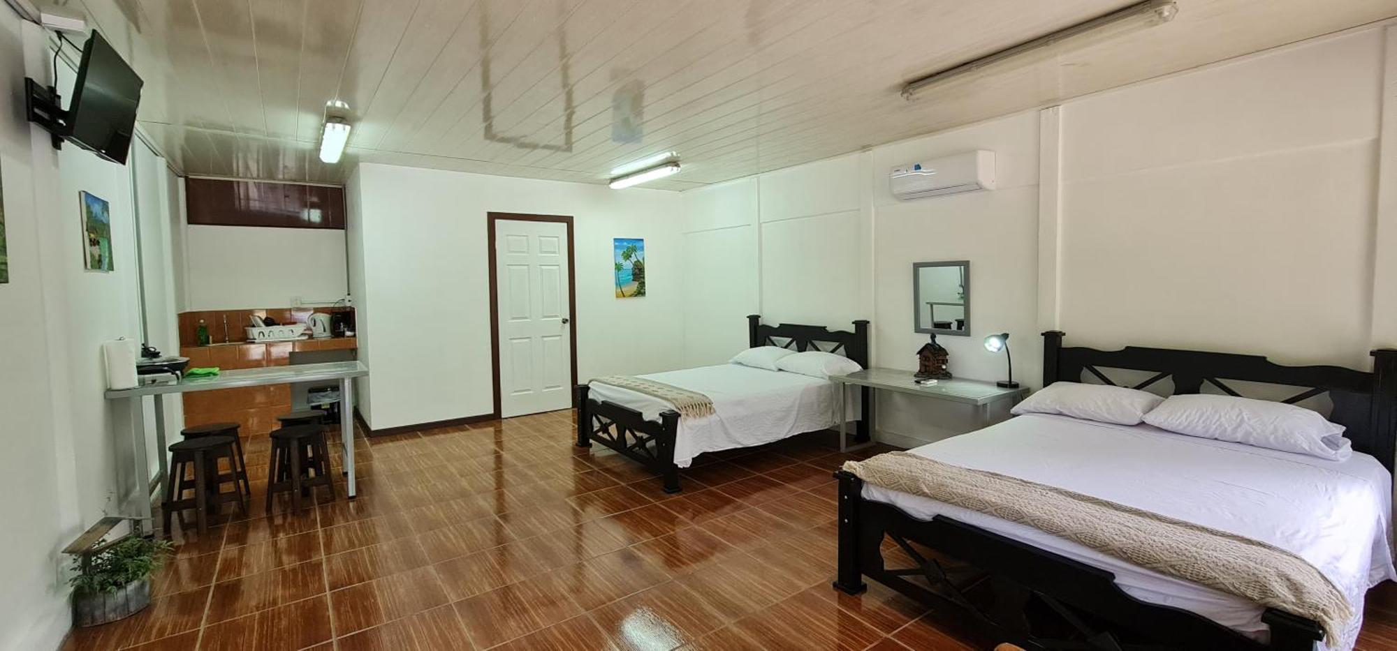 Sleep&Go! Cabina Cuadruple En Siquirres Centro - And Rafting Tour! Siqurres Da Alegria Exterior foto